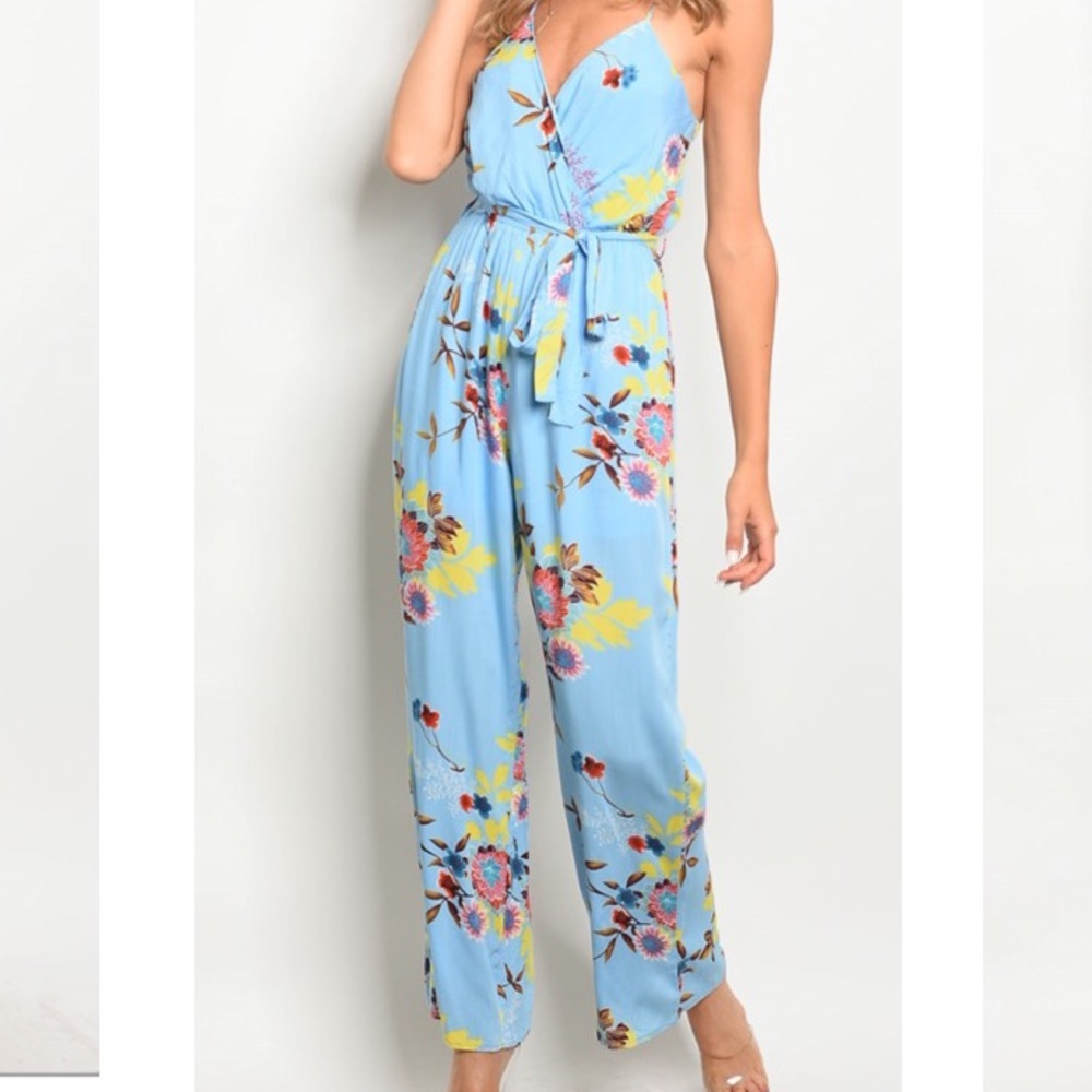 ☕️Lovely Floral Jumpsuit🌟 - Picture 2 of 2